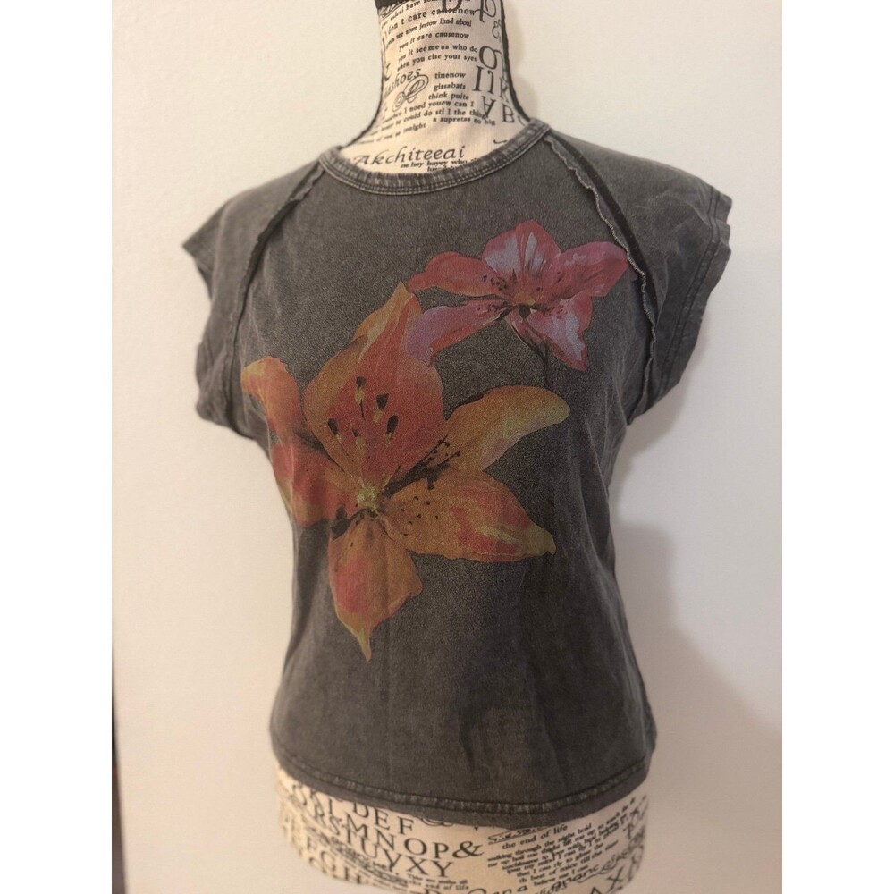 SHEIN women’s Floral Graphic T-Shirt Charcoal medium